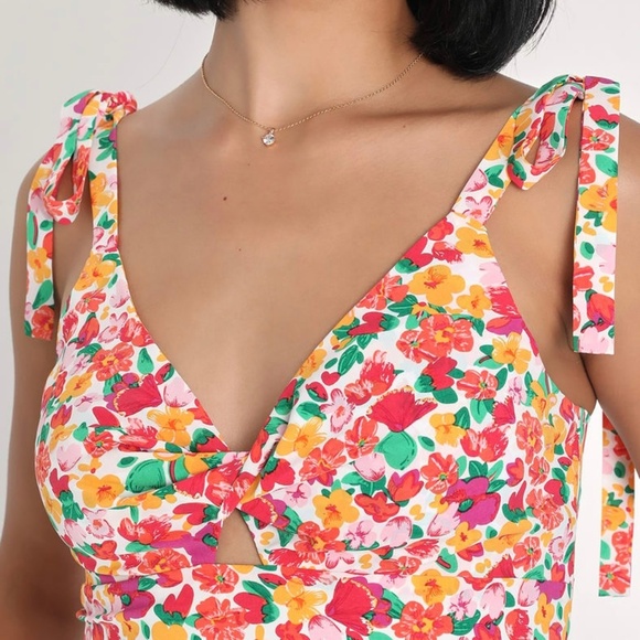 Lulu’s Ivory Floral Twist-Front Tie-Strap Top - Picture 3 of 6